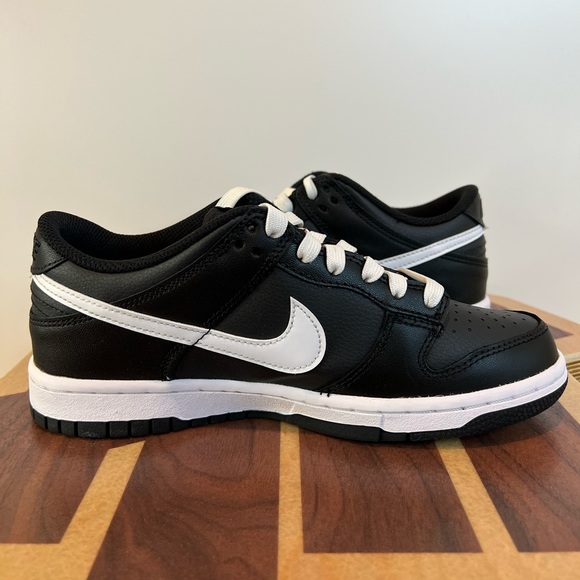 Nike Dunk Low - Picture 5 of 8